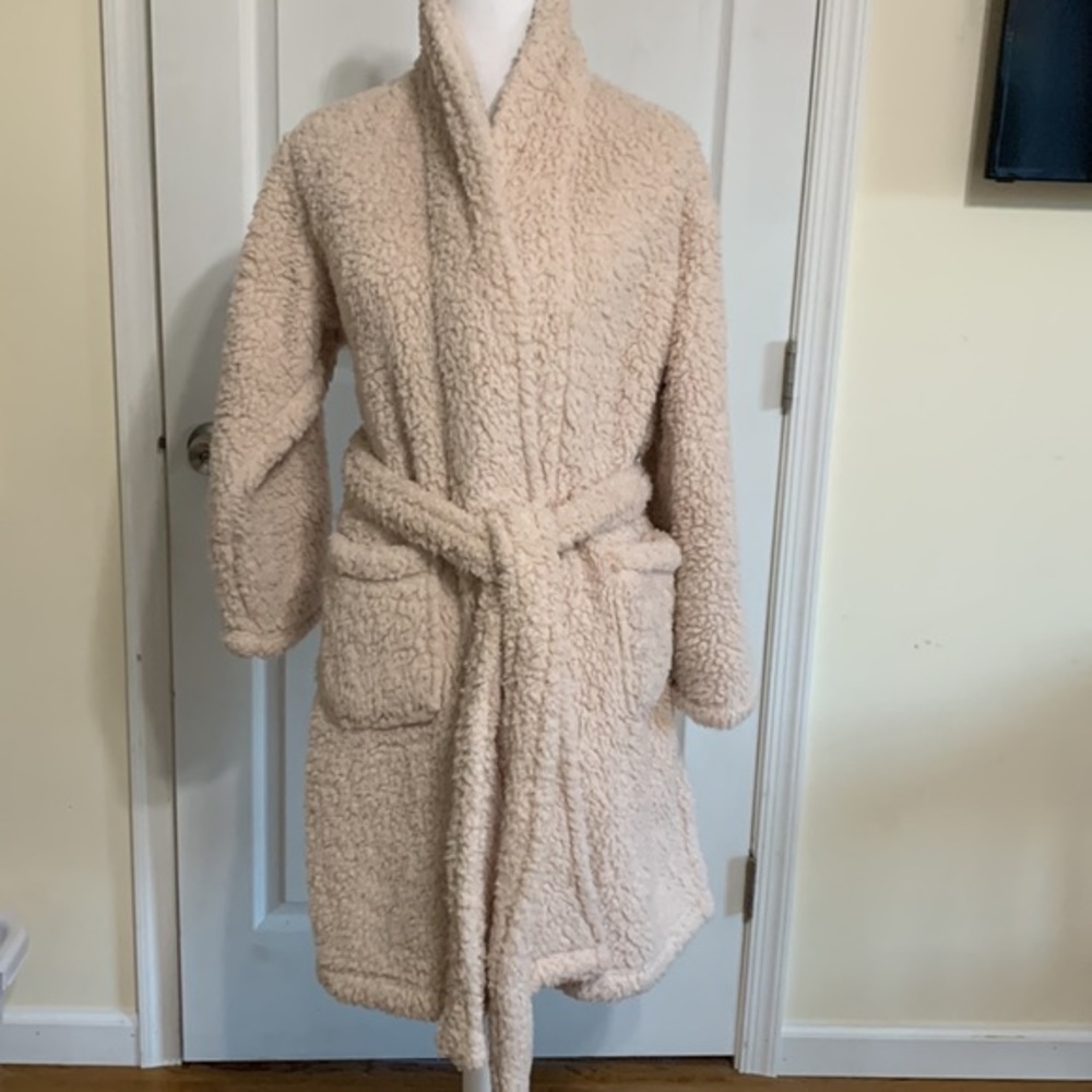 Pottery barn bathrobe! - Picture 5 of 7
